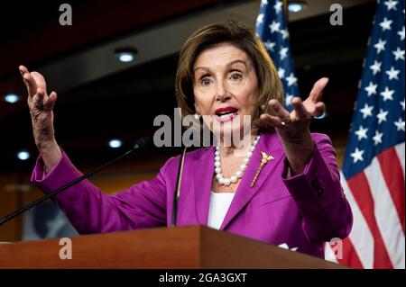 Washington, DC, USA. Juli 2021. 28. Juli 2021 - Washington, DC, USA: Die Sprecherin des Hauses NANCY PELOSI (D-CA) spricht auf ihrer wöchentlichen Pressekonferenz. (Bild: © Michael Brochstein/ZUMA Press Wire) Stockfoto