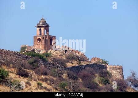 Befestigung mit Bastionen von Jaigarh Fort und Amer oder Amber Stadt in der Nähe von Jaipur Stadt Indien Abendansicht Stockfoto