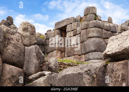 Blick auf Sacsayhuaman, Inka Ruinen in Cusco oder Cuzco Stadt, Peru Stockfoto