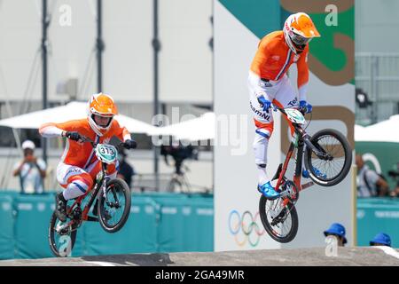 TOKIO, JAPAN - 29. JULI: Niek Kimmann aus den Niederlanden und Twan van Gendt aus den Niederlanden treten am 2. Juli 2021 während der Olympischen Spiele 2020 in Tokio im Aomi Urban Sports Park in Tokio, Japan, beim Viertelfinale-Lauf 29 an (Foto von Ronald Hoogendoorn/Orange Picics) NOCNSF House of Sports Stockfoto