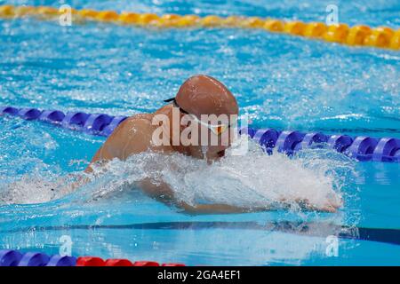 Tokio, Kanto, Japan. Juli 2021. Matti Mattsson (FIN) tritt bei den Olympischen Sommerspielen 2020 in Tokio im Tokyo Aquatics Center beim 200-m-Brustschlagungsfinale der Männer an. (Bild: © David McIntyre/ZUMA Press Wire) Stockfoto