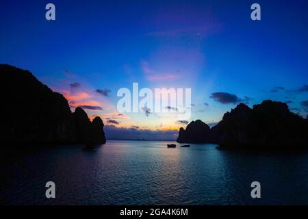 Schöne Bai TU Long Bay in der Provinz Quang Ninh Nordvietnam Stockfoto