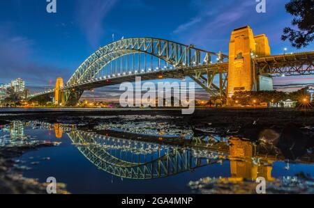 Sydney Harbour Bridge Reflektiert Stockfoto