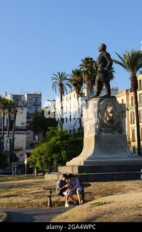 Monumento a Giovanni Nicotera auf der Piazza Vittoria in Neapel, Italien. Stockfoto