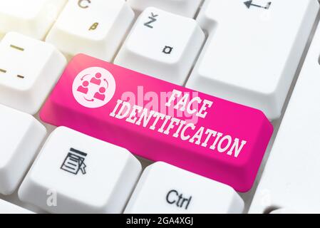 Schild mit Gesichtserkennung. Konzept Bedeutung die Analyse von Mustern auf der Grundlage der Person s ist Gesichtskonturen bietet Speed Typing Lektionen und Stockfoto