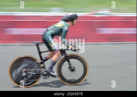 Oyama, Japan. Juli 2021. Radfahren: Olympische Spiele, Oyama (22.10 km), Einzelzeitfahren der Frauen auf dem Fuji International Speedway. Ashleigh Moolman-Pasio aus Südafrika. Quelle: Sebastian Gollnow/dpa/Alamy Live News Stockfoto