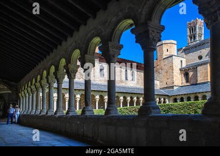 Coister von Sant Miquel, Klöster der romanischen Kathedrale von Santa Maria in La Seu d'Urgell, Lleida, Katalonien, Spanien. Die Kathedrale von Santa Mar Stockfoto