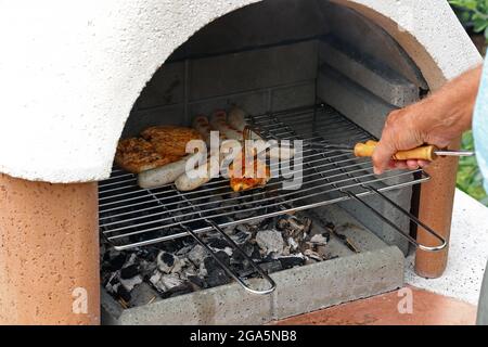 Gegrilltes Fleisch auf dem Grill, Nahaufnahme. Stockfoto