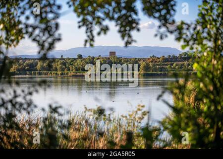 Landschaft von Estany d´Ivars kleiner See in Lleida Katalonien Spanien. Der See Ivars und Vila-sana liegt zwischen den Gemeinden Ivars d'Urge Stockfoto