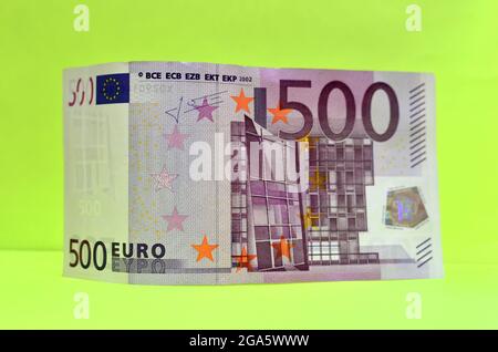 Euro-Symbol, Währung der Europäischen Union, fünf Hunderte (500) Euro-Banknoten. Euro-Rechnungen. Stockfoto