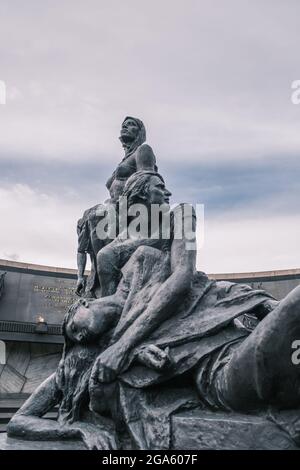 Nahaufnahme Detail der skulpturalen Komposition Belagerungszustand Leningrads auf dem Siegesplatz. Stockfoto