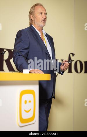 John Porter, CEO von Telenet, im Bild während einer Pressekonferenz über die Halbjahresergebnisse 2021 des belgischen Telekommunikationskonzerns Telenet, Donnerstag, 29. Juli 2021 Stockfoto