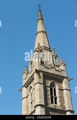 Turm der katholischen Kirche St. Sylvester in Malahide, Irland. Stockfoto