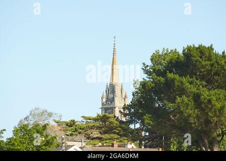 Turm der katholischen Kirche St. Sylvester in Malahide, Irland. Stockfoto