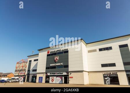 Das Mazuma Stadium, das früher als Globe Arena bekannt war, ist die Heimat von Morecambe F.C. in der Grafschaft Lancashire, England. Stockfoto