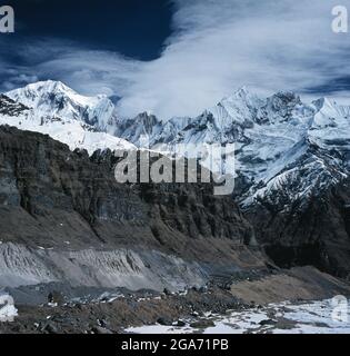 Nepal. Himalaya. Schnee hat Berge erreicht. Stockfoto