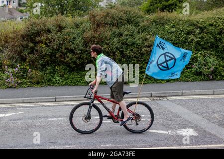 Die Rebellion des Aussterbens, die Rebellion der Tiere und andere Gruppen gingen auf die Straßen von St. Ives, um von den an der G7 teilnehmenden Regierungen Maßnahmen zu fordern. Stockfoto