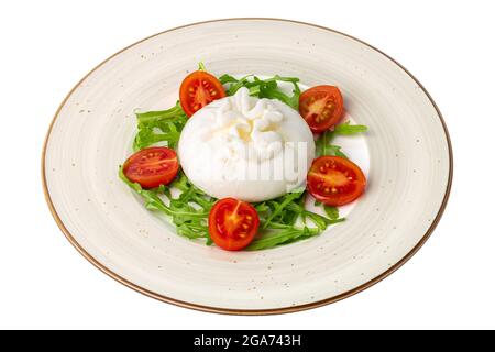 Salat mit Burrata-Käse und Kirschtomaten auf weiß isoliert Stockfoto