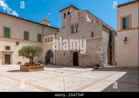 Die alte Kirche von Sant'Eufemia im historischen Zentrum von Spoleto, Italien Stockfoto