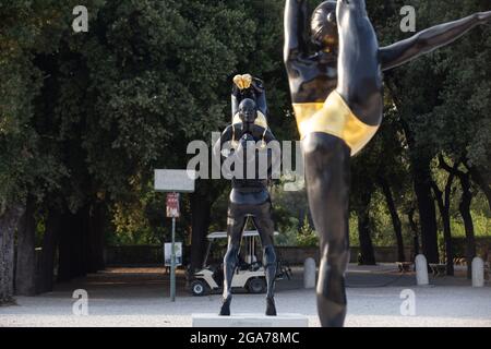 Rom, Italien. Juli 2021. Ansicht der Skulpturen von Carole A. Feuerman auf der Pincio Terrace in Rom (Foto: Matteo Nardone/Pacific Press) Quelle: Pacific Press Media Production Corp./Alamy Live News Stockfoto