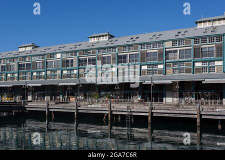 Sydney, Australien. Donnerstag, 29. Juli 2021. Allgemeiner Blick auf Finger Wharf, Woolloomooloo, sehr leer. Die Sperrbeschränkungen für den Großraum Sydney wurden aufgrund der Ausbreitung der Delta-Variante um vier Wochen bis zum 28. August verlängert. Quelle: Paul Lovelace/Alamy Live News Stockfoto