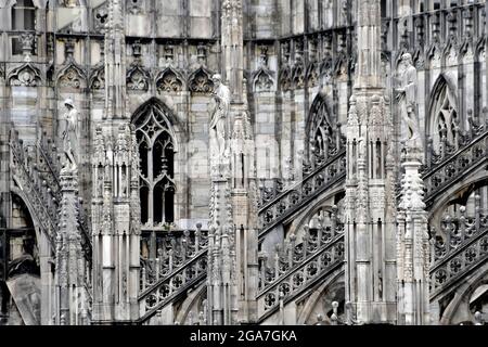 Äußeres Zierdetail der gotischen Kathedrale Duomo in Mailand. Stockfoto