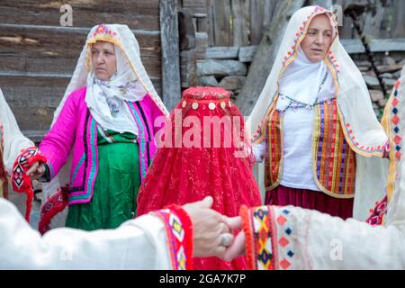 Nallihan,Ankara,Türkei - 05-12-2016:traditionelle Dorfhochzeit in Anatolien Stockfoto