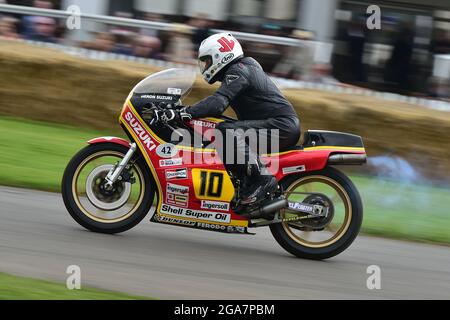 Paul Smart, Nigel Everett, Suzuki RG500, 50 Jahre Suzuki im Grand Prix Racing, die Maestros - Motorsport's Great All-Rounders, Goodwood Festival of Stockfoto