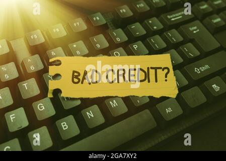 Es wird eine Frage mit dem Text „Bad Credit“ geschrieben. Internet-Konzept eine schlechte Kredit-Score aufgrund der Nichtzahlung von Darlehen Verbindung mit Online-Freunde, machen Stockfoto