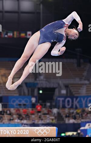 Tokio, Japan. Juli 2021. Sunisa Lee aus den Vereinigten Staaten, tritt am Donnerstag, den 29. Juli 2021, während der Rundum-Zeremonie der individuellen Kunstturnen der Frauen im Ariake Gymnastik Center bei den Olympischen Spielen in Tokio, Japan, auf. Sunisa Lee aus den Vereinigten Staaten gewann das Gold, Rebeca Andrade aus Brasilien, das Silber und Angelina Melnikova vom russischen Olympischen Komitee die Bronze. Foto von Richard Ellis/UPI Credit: UPI/Alamy Live News Stockfoto