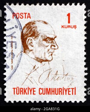 TÜRKEI - UM 1970: Eine in der Türkei gedruckte Briefmarke zeigt Mustafa Kemal Atatürk, den ersten Präsidenten der Türkei, Vater der Türken, um 1970 Stockfoto