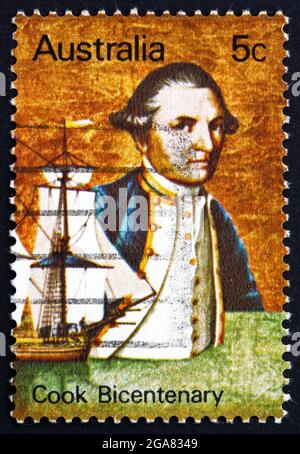 AUSTRALIEN - UM 1970: Eine in Australien gedruckte Briefmarke zeigt Captain James Cook und Endeavour, Explorer, Navigator und Kartograph, um 1970 Stockfoto