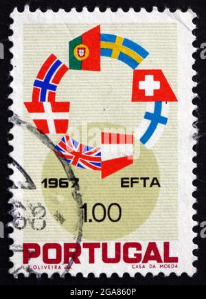 PORTUGAL - UM 1967: Eine in Portugal gedruckte Marke zeigt Flaggen der EFTA-Nationen, Europäische Freihandelsassoziation, um 1967 Stockfoto