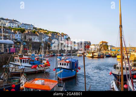 Blick auf den Hafen in Mevagissey, einem malerischen Dorf in Cornwall Stockfoto