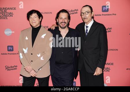 Regisseur Edgar Wright (Mitte) und die Dokumentarfilme Ron (rechts) und Russell Mael (links) des amerikanischen Pop-Rock-Duos Sparks besuchen die britische Premiere der Sparks Brothers beim Sundance London Film Festival im Picturehaus Central Cinema im Zentrum von London. Bilddatum: Donnerstag, 29. Juli 2021. Bildnachweis sollte lauten: Aaron Chown/PA Wire Stockfoto