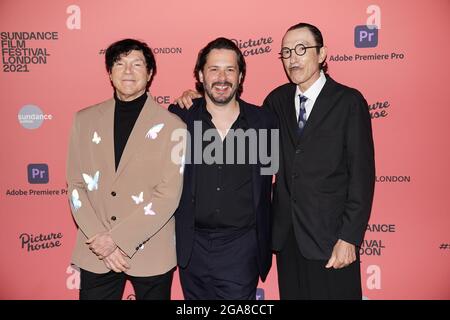 Regisseur Edgar Wright (Mitte) und die Dokumentarfilme Ron (rechts) und Russell Mael (links) des amerikanischen Pop-Rock-Duos Sparks besuchen die britische Premiere der Sparks Brothers beim Sundance London Film Festival im Picturehaus Central Cinema im Zentrum von London. Bilddatum: Donnerstag, 29. Juli 2021. Bildnachweis sollte lauten: Aaron Chown/PA Wire Stockfoto