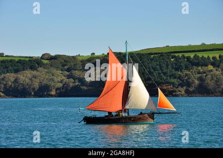 Falmouth Oyster Boot, Baggern auf der traditionellen Weise auf dem Fluss Fal, Falmoth, Cornwall Großbritannien Stockfoto