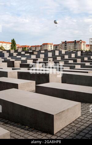 Denkmal für die ermordeten Juden Europas (Holocaust-Mahnmal) imposante Gedenkstätte und Mahnstätte in Berlin, Deutschland Stockfoto