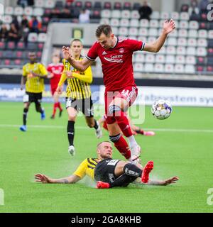 Hackens Alexander Faltsetas und Aberdeen's Ryan Hedges während der Europa Conference League, zweite Qualifikationsrunde, zweite Etappe, Spiel zwischen BK Hacken und Aberdeen in der Hisingen Arena in Göteborg, Schweden, am 29. Juli 2021.Foto: Adam Ihse/TT Code 9200 ***SCHWEDEN OUT*** Stockfoto