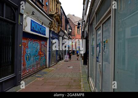 SHEFFIELD. SOUTH YORKSHIRE. ENGLAND. 07-10-21. Chapel Walk, eine Gasse, die Fargate im Stadtzentrum abführt. Stockfoto