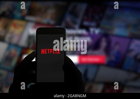San Francisco, USA - Juli 2021: Netflix-Logo und Website auf dem Handy-Bildschirm Stockfoto