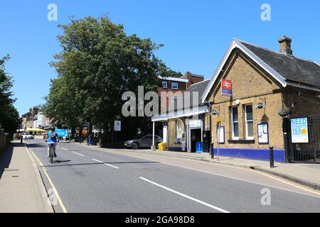 Der Bahnhof Winchmore Hill liegt in einem wohlhabenden, grünen Vorort im Norden Londons, Großbritannien Stockfoto