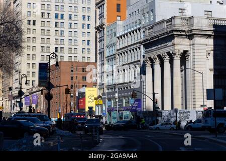 Am 24. Februar 2021 steht an der Park Avenue South neben dem Union Square Park in New York City, NY, USA, eine Reihe von Gebäuden. Stockfoto