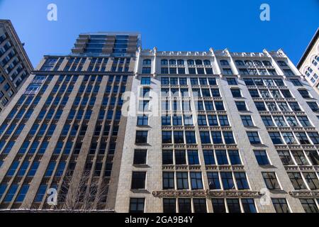 Am 24. Februar 2021 steht eine Reihe von Gebäuden an der Park Avenue South in New York City, NY, USA. Stockfoto