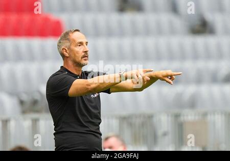 München, Deutschland. Juli 2021. ADI Hütter, Trainer, Cheftrainer MG geste im Freundschaftsspiel FC BAYERN München - BORUSSIA MÖNCHENGLADBACH am 28. Juli 2021 in München, Deutschland Saison 2021/2022, Spieltag X, 1.Bundesliga, FCB, Gladbach, München, X.Spieltag. Quelle: Peter Schatz/Alamy Live News Stockfoto