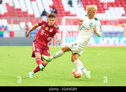 Taylor Booth, FCB 48 Wettkampf um den Ball, Tackling, Duell, Header, zweikampf, Action, Kampf gegen per Lockl, MG 2 im Freundschaftsspiel FC BAYERN MÜNCHEN - BORUSSIA MÖNCHENGLADBACH 0-2 am 28. Juli 2021 in München, Deutschland Saison 2021/2022, Spieltag X, 1.Bundesliga, FCB, Gladbach, München, X.Spieltag. © Peter Schatz / Alamy Live News Stockfoto