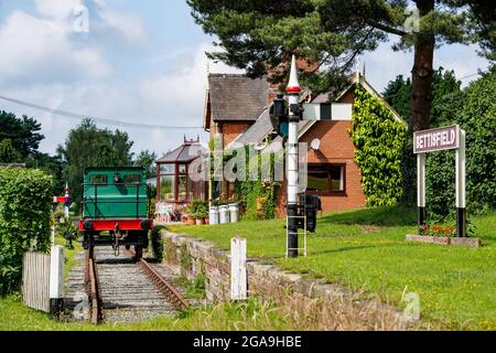 BETTISFIELD, CLWYD, WALES - JULI 10 : Ansicht eines alten Eisenbahnfahrzeugs in Bettisfield, Clwyd, Wales am 10. Juli 2021 Stockfoto