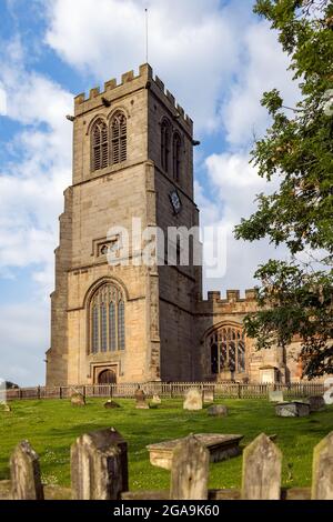 HANMER, CLWYD, WALES - JULI 10 : Blick auf die St. Chads Kirche in Hanmer, Wales am 10. Juli 2021 Stockfoto