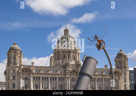 LIVERPOOL, UK - JULY 14 : Heaven & Earth Denkmal für Jeremiah Horrocks in Liverpool, England am 14. Juli 2021 Stockfoto