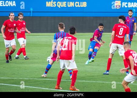 Barcelona, Spanien. Juli 2021. Gustavo Maia (FC Barcelona B) wurde während des Freundschaftsspiel zwischen dem FC Barcelona B und FE Grama im Johan Cruyff Stadium in Aktion gesehen.(Endstand: CA Barcelona B 6:0 FE Grama) Credit: SOPA Images Limited/Alamy Live News Stockfoto